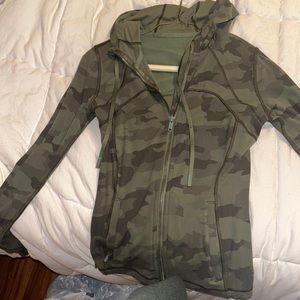 Small lululemon sports jacket fitted